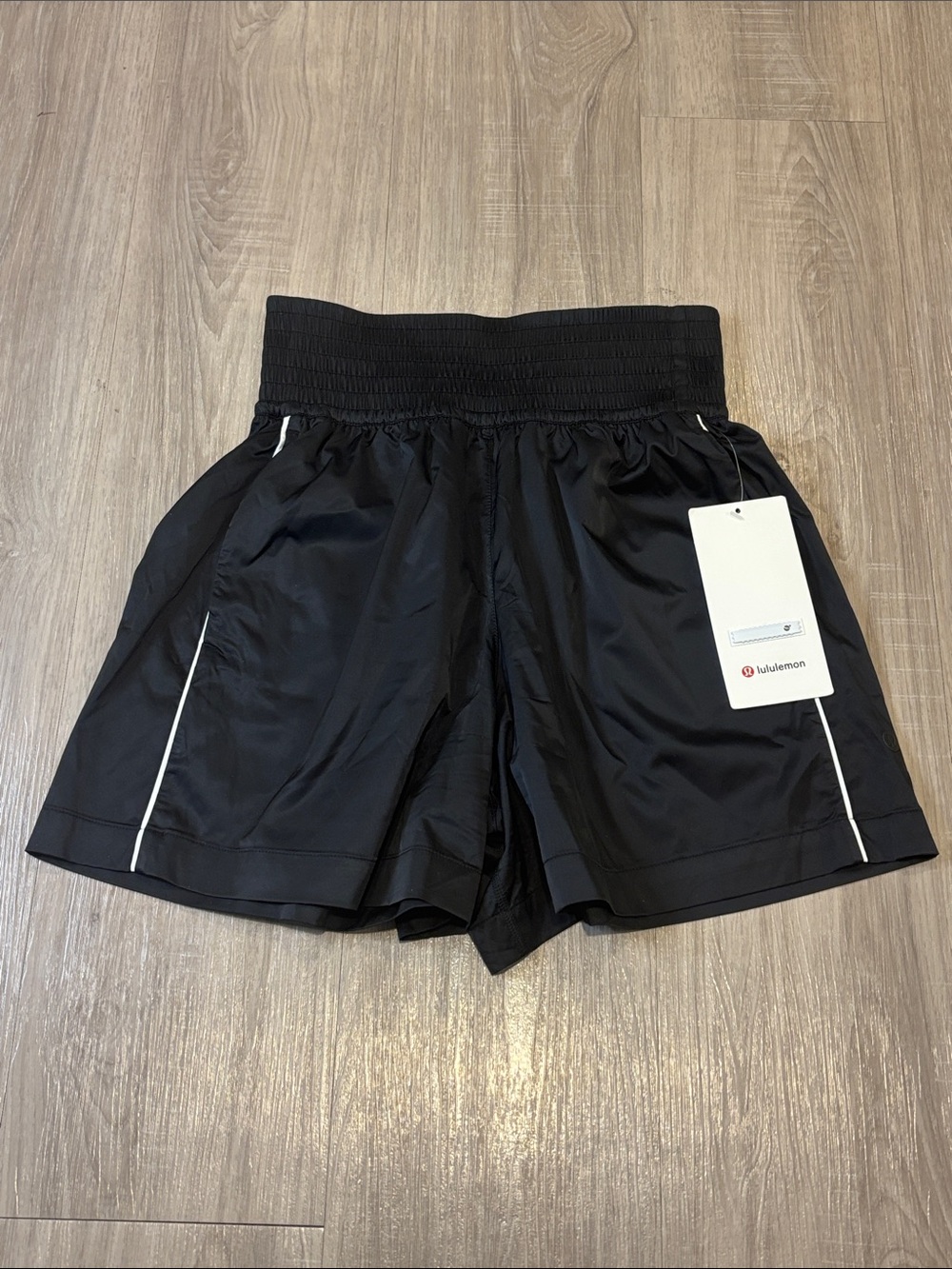 Lululemon Stretch Satin Nylon Super-High-Rise Short 5" in black Size XS - Picture 4 of 16